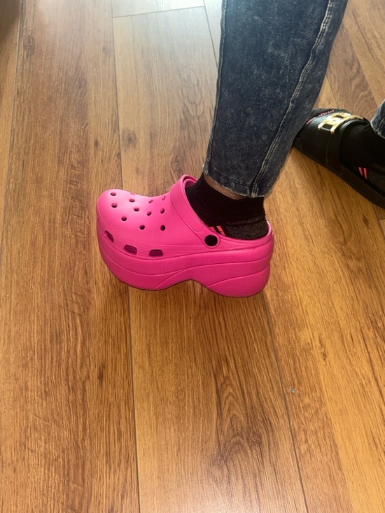 “SEND UR BEST OFFER?” “CAPE ROBBIN” Pink Gardener Clog 💕 - Picture 2 of 4
